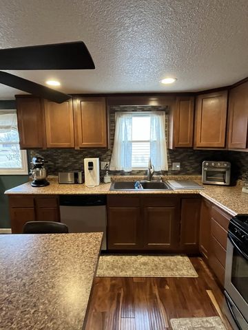 1305 WISCONSIN Street, Le Claire, IA 52753