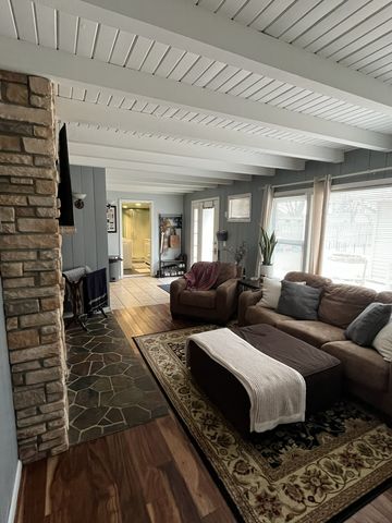 1305 WISCONSIN Street, Le Claire, IA 52753