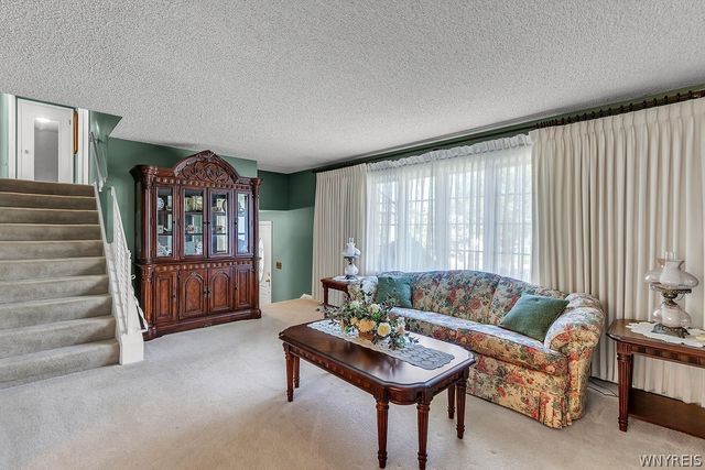 163 Cranwood Drive, West Seneca, NY 14224