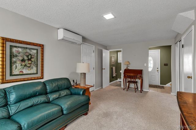 163 Cranwood Drive, West Seneca, NY 14224