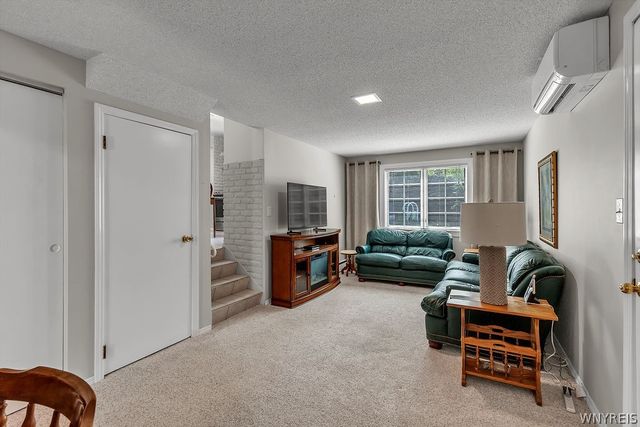 163 Cranwood Drive, West Seneca, NY 14224