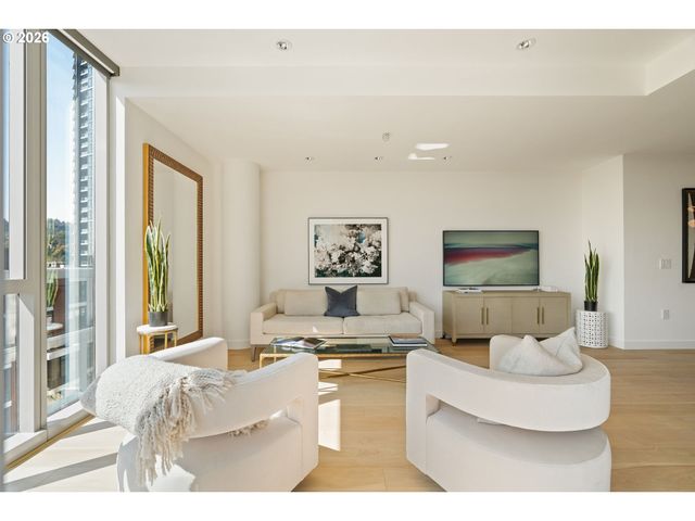 841 S GAINES St 712, Portland, OR 97239