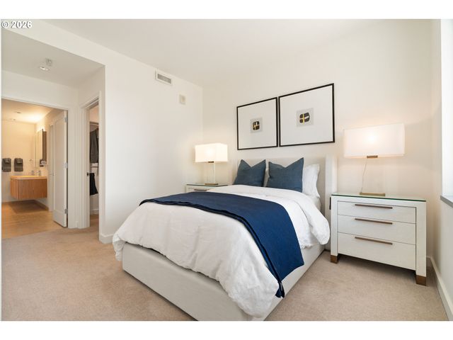 841 S GAINES St 712, Portland, OR 97239