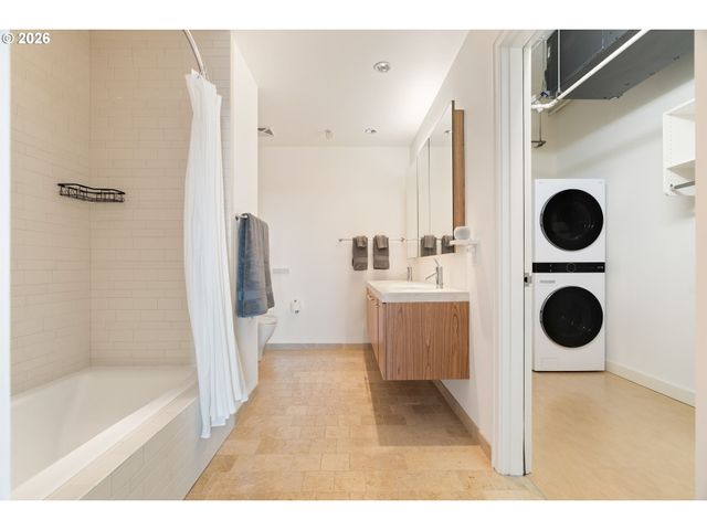 841 S GAINES St 712, Portland, OR 97239