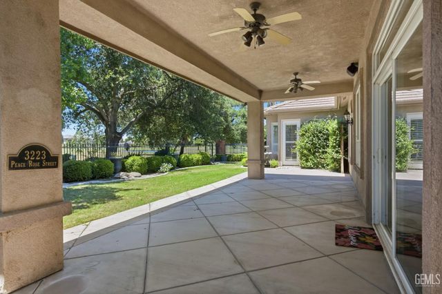 3223 Peace Rose Street, Bakersfield, CA 93311