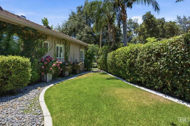 3223 Peace Rose Street, Bakersfield, CA 93311