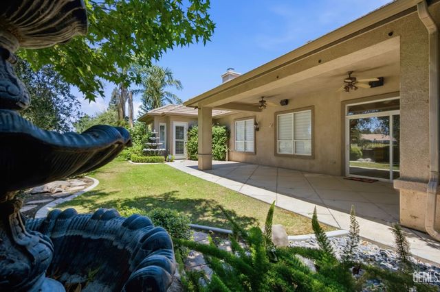 3223 Peace Rose Street, Bakersfield, CA 93311