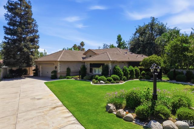 3223 Peace Rose Street, Bakersfield, CA 93311