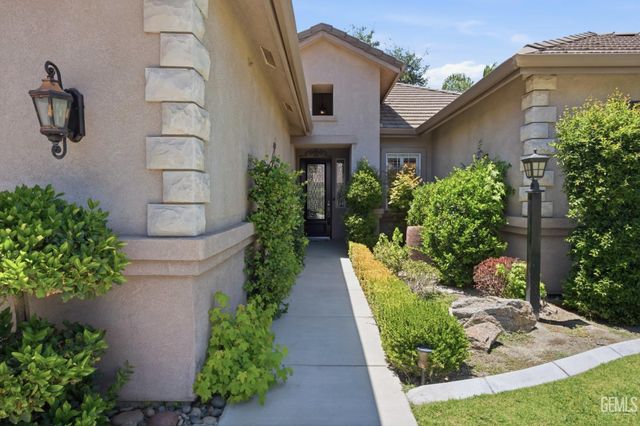 3223 Peace Rose Street, Bakersfield, CA 93311