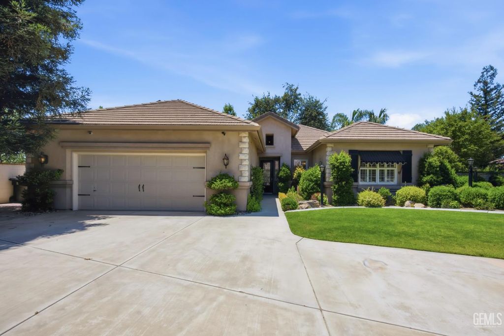 3223 Peace Rose Street, Bakersfield, CA 93311