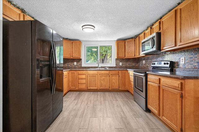 1032 Brookfield Drive, Saint Joseph, MI 49085