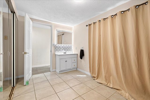 1032 Brookfield Drive, Saint Joseph, MI 49085