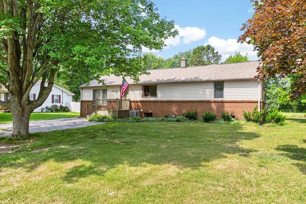 1032 Brookfield Drive, Saint Joseph, MI 49085