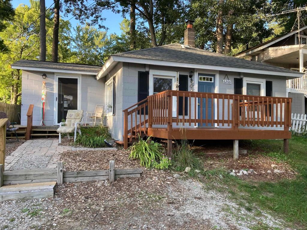 6266 10th Street, Twin Lake, MI 49457
