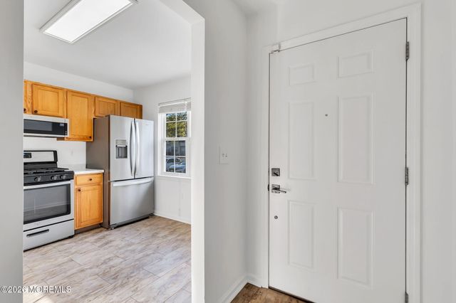 48 Quail Run, Bayville, NJ 08721