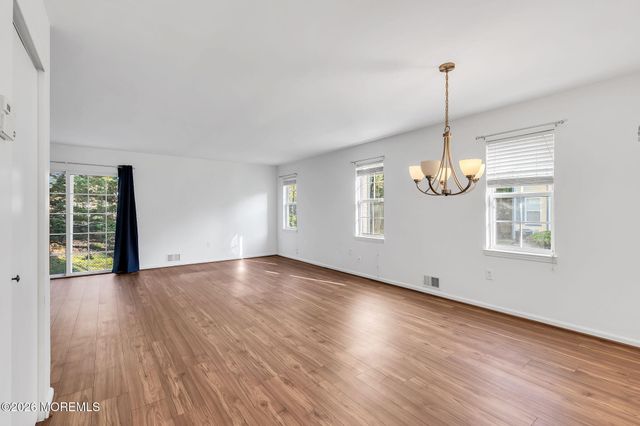 48 Quail Run, Bayville, NJ 08721