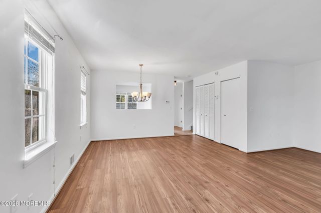 48 Quail Run, Bayville, NJ 08721