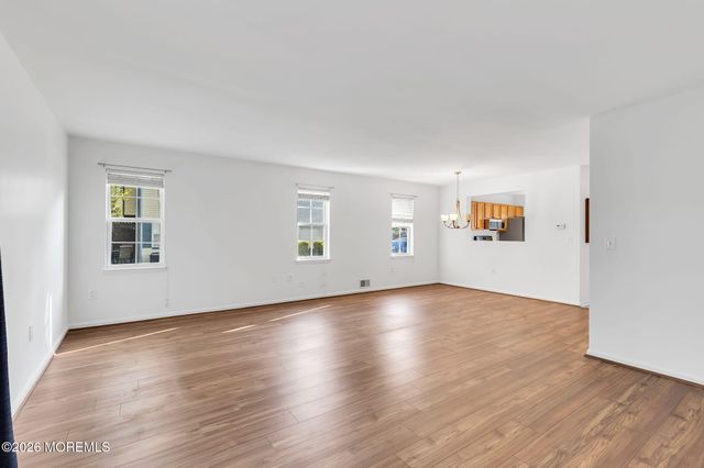 48 Quail Run, Bayville, NJ 08721