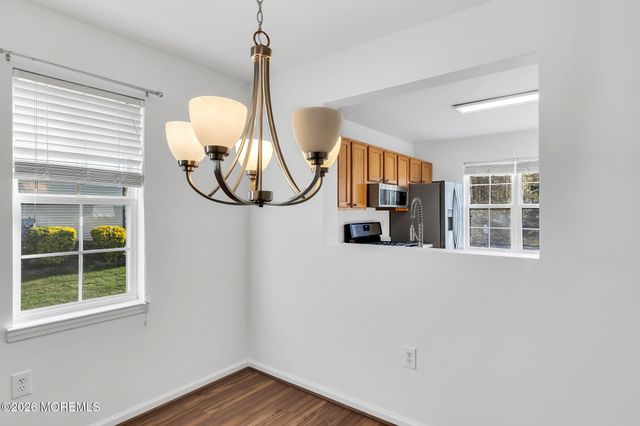 48 Quail Run, Bayville, NJ 08721
