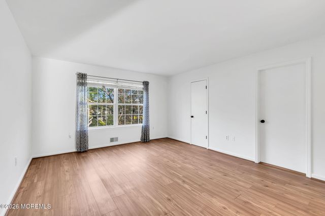 48 Quail Run, Bayville, NJ 08721
