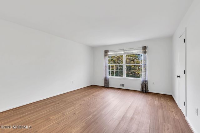 48 Quail Run, Bayville, NJ 08721