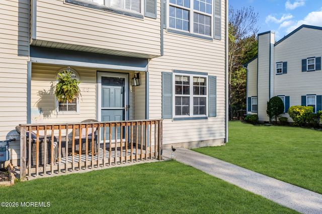 48 Quail Run, Bayville, NJ 08721