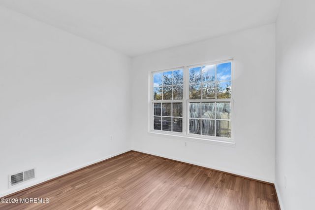 48 Quail Run, Bayville, NJ 08721