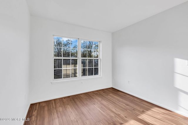 48 Quail Run, Bayville, NJ 08721