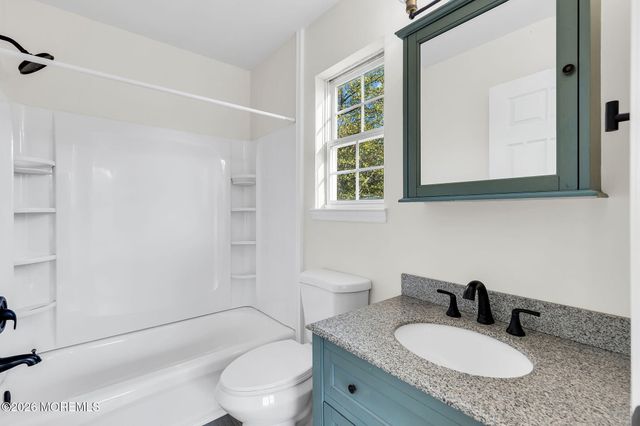 48 Quail Run, Bayville, NJ 08721