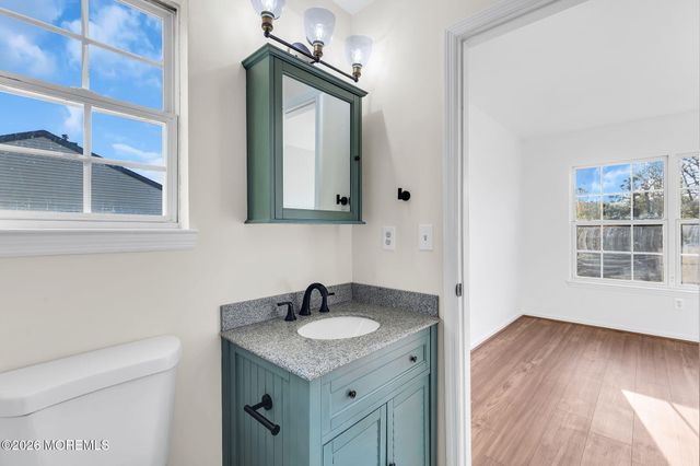 48 Quail Run, Bayville, NJ 08721