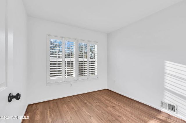 48 Quail Run, Bayville, NJ 08721