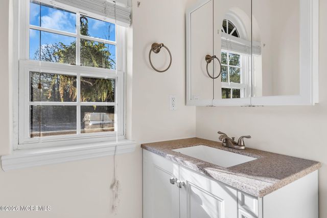 48 Quail Run, Bayville, NJ 08721