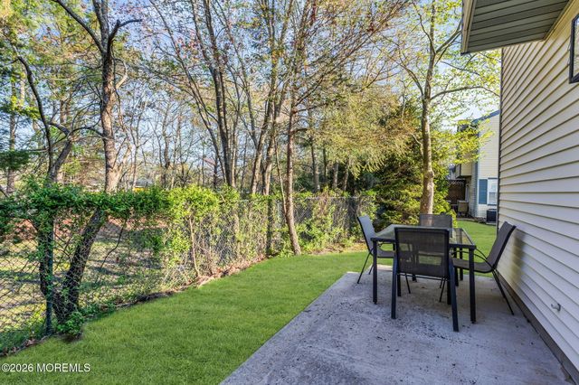 48 Quail Run, Bayville, NJ 08721