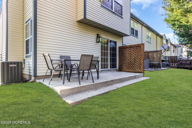 48 Quail Run, Bayville, NJ 08721