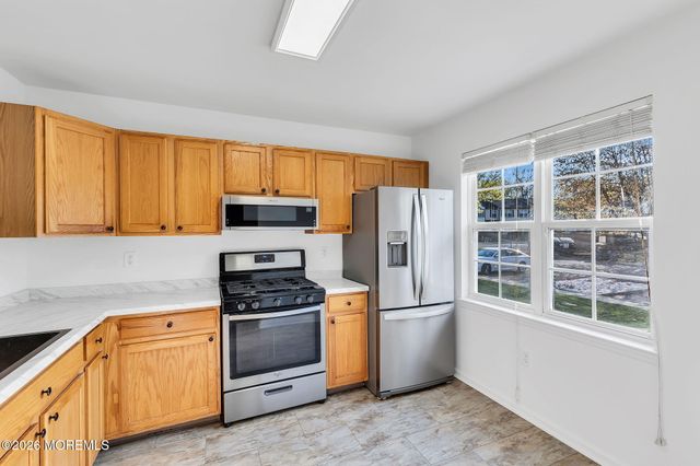 48 Quail Run, Bayville, NJ 08721