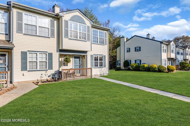 48 Quail Run, Bayville, NJ 08721