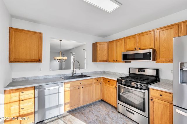 48 Quail Run, Bayville, NJ 08721