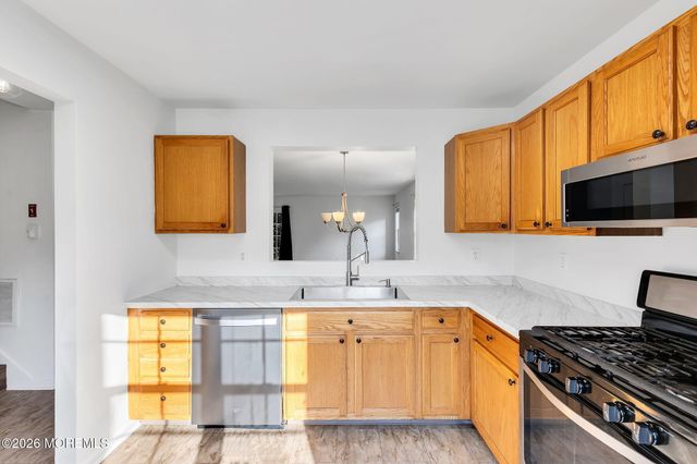 48 Quail Run, Bayville, NJ 08721