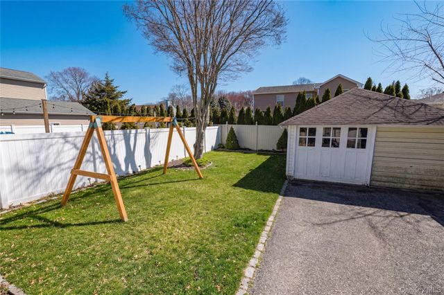 630 Oak Neck Road, West Islip, NY 11795