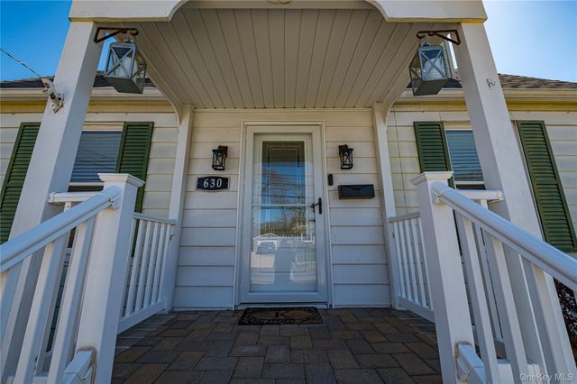 630 Oak Neck Road, West Islip, NY 11795