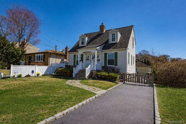 630 Oak Neck Road, West Islip, NY 11795