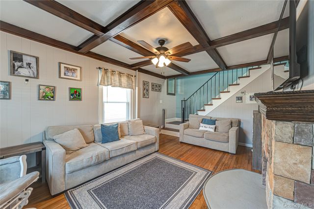 630 Oak Neck Road, West Islip, NY 11795