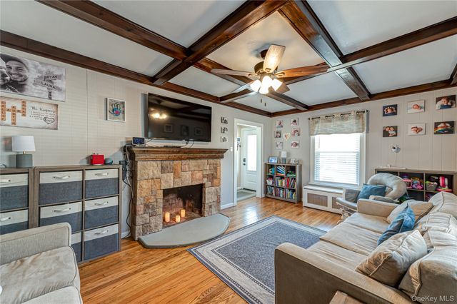 630 Oak Neck Road, West Islip, NY 11795