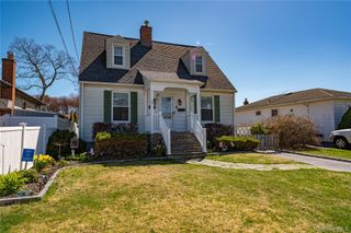 630 Oak Neck Road, West Islip, NY 11795