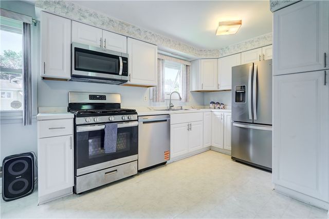 225 Cross Gates Rd, Greece, NY 14606