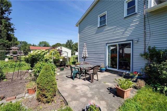 225 Cross Gates Rd, Greece, NY 14606