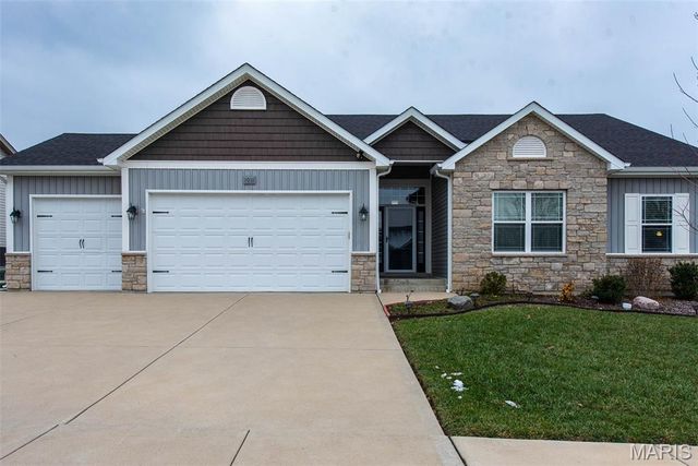 1011 Pine Creek Drive, Wentzville, MO 63385