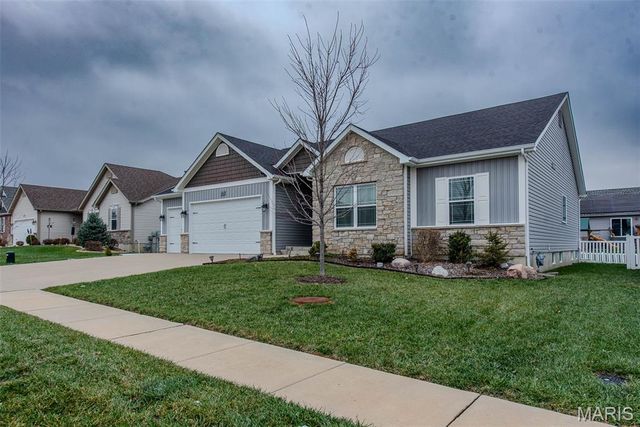 1011 Pine Creek Drive, Wentzville, MO 63385