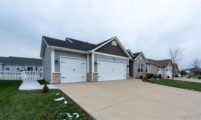 1011 Pine Creek Drive, Wentzville, MO 63385