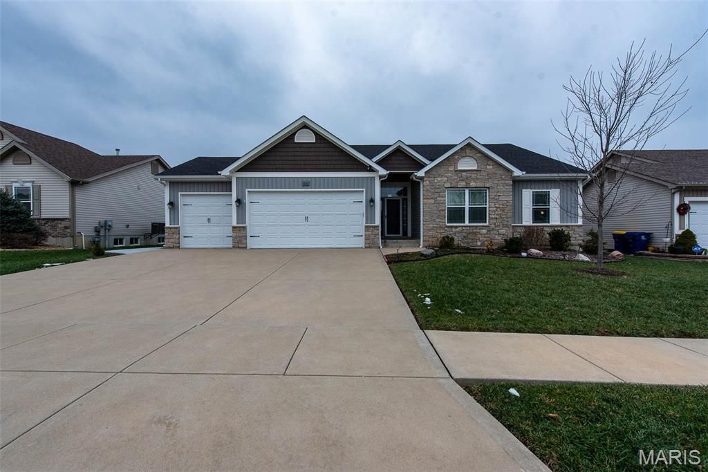 1011 Pine Creek Drive, Wentzville, MO 63385